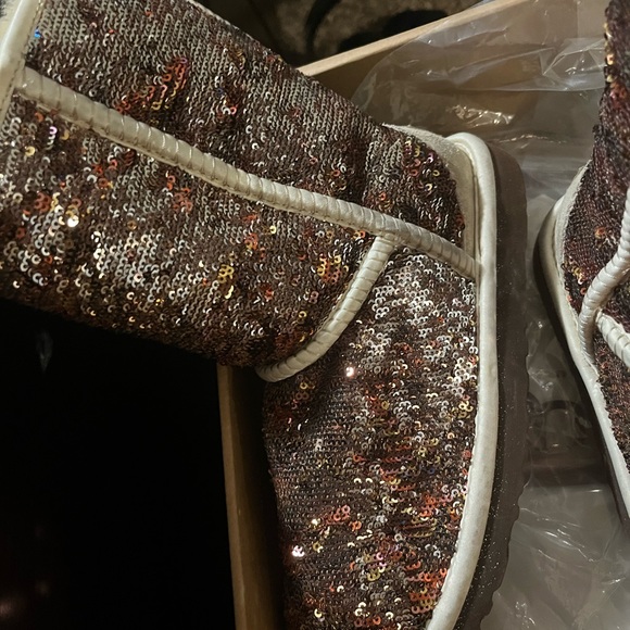 Sparkle Uggs like new - Picture 3 of 11